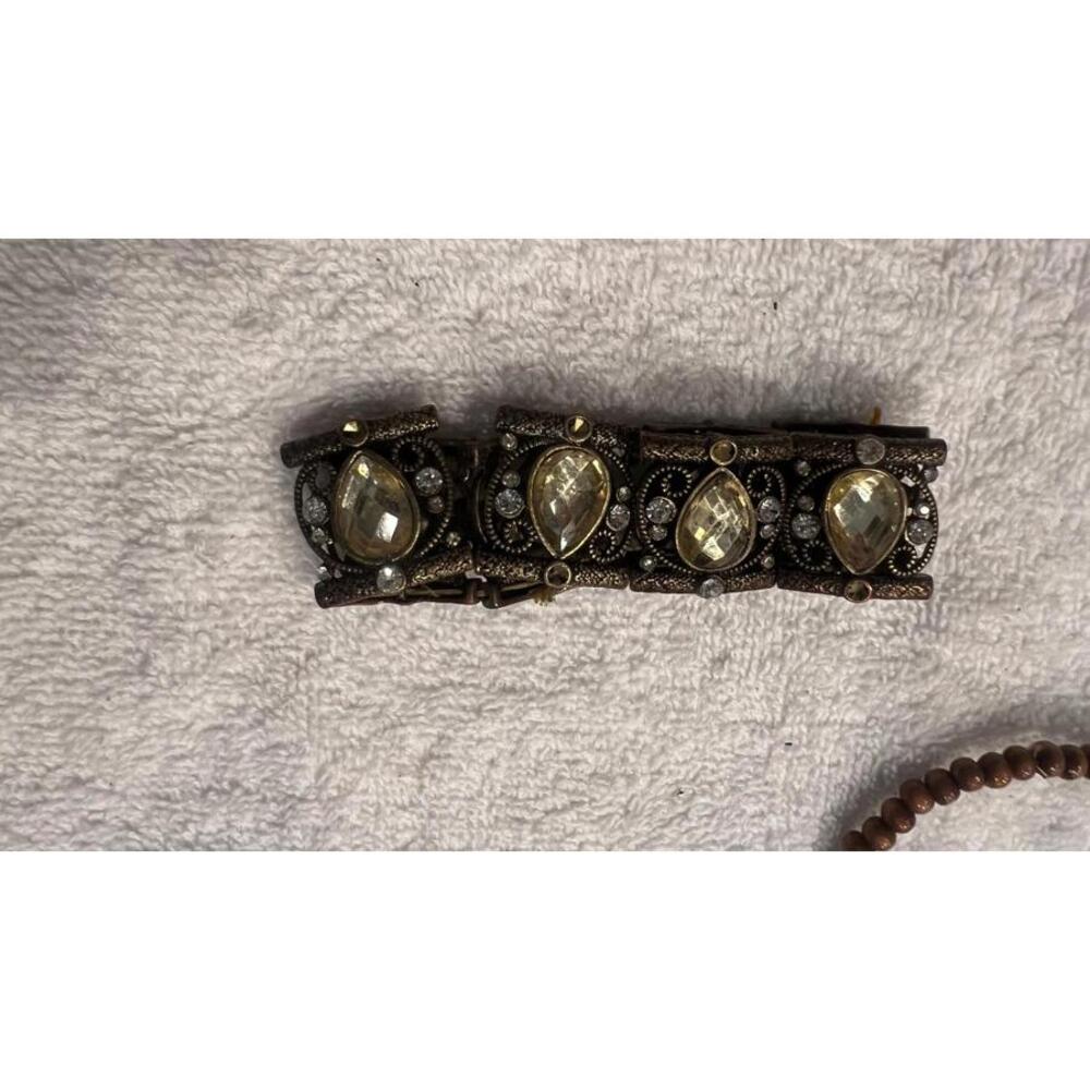 Vintage Style Women's Bracelet with Teardrop Gemstones